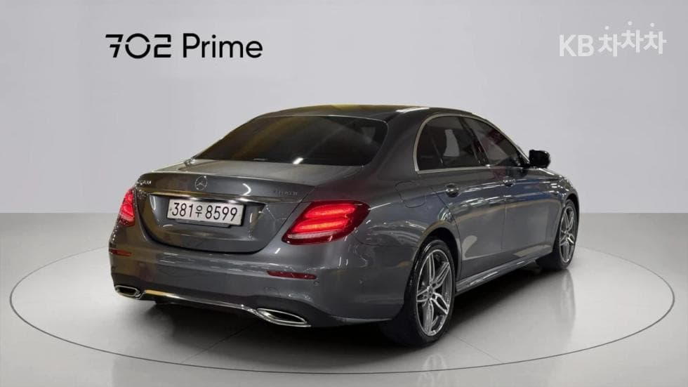 Mercedes-Benz E-Class (W213)E300 4Matic AMG Line - 2
