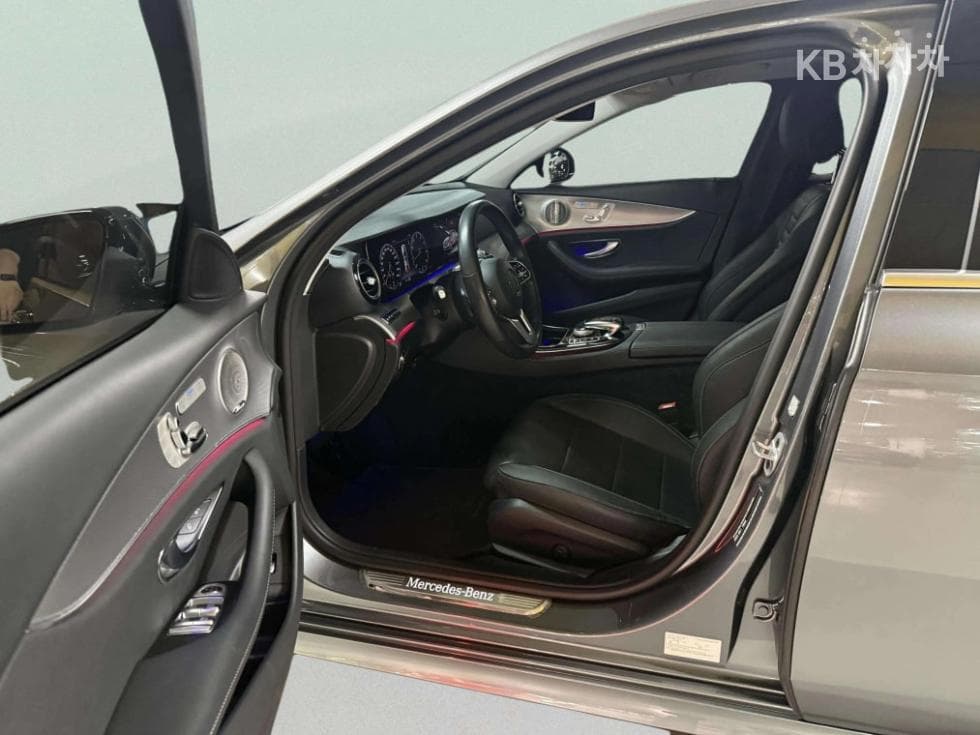 Mercedes-Benz E-Class (W213)E300 4Matic AMG Line - 8