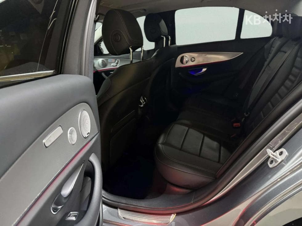 Mercedes-Benz E-Class (W213)E300 4Matic AMG Line - 10