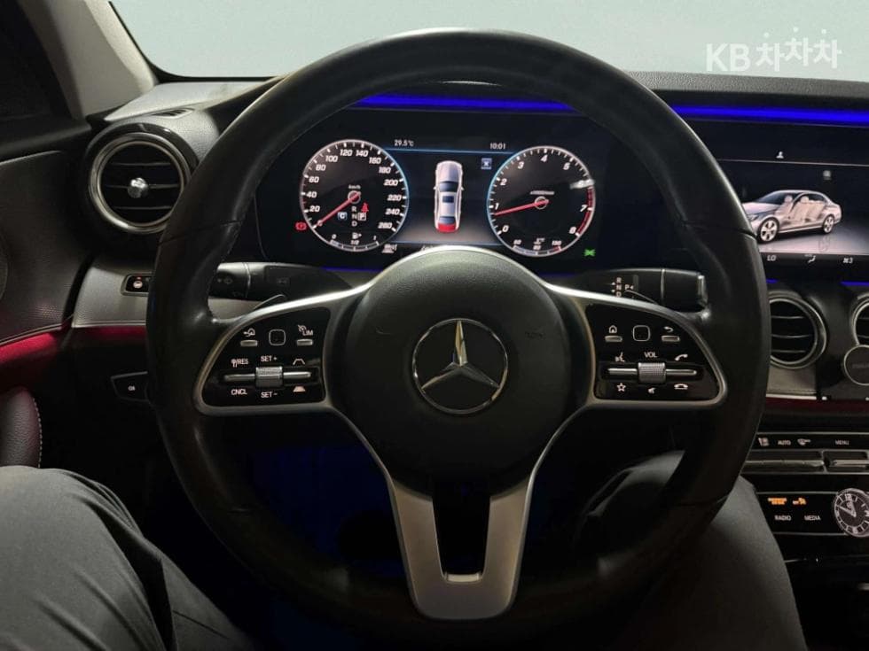Mercedes-Benz E-Class (W213)E300 4Matic AMG Line - 12