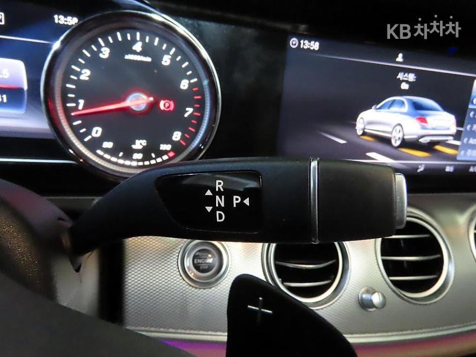 Mercedes-Benz E-Клас (W213)E300 Avantgarde - 12