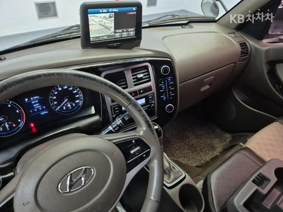Hyundai Porter 2Extra Long Double Cab CRDi Smart - 9