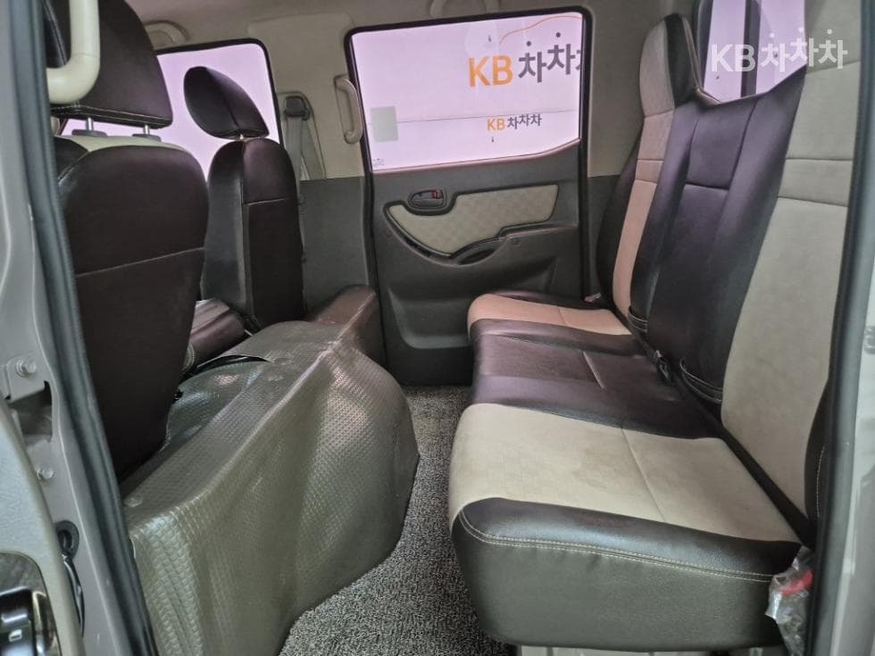 Hyundai Porter 2Extra Long Double Cab CRDi Smart - 11