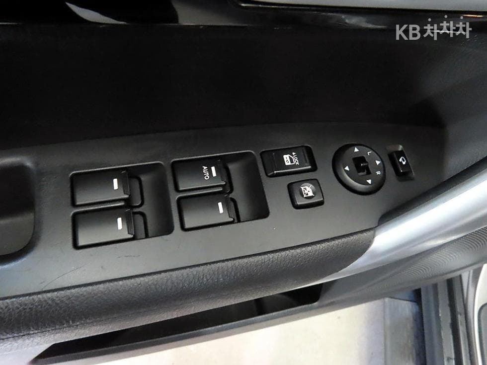 Киа SorentoRДизел 2.0 2WD TLX Най-висок клас - 13
