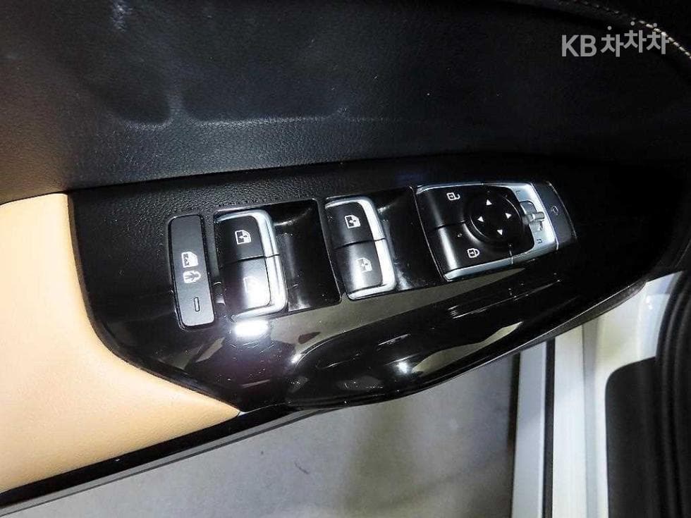 Kia K5 3rd Gen2.0 Gasoline Noblesse - 13