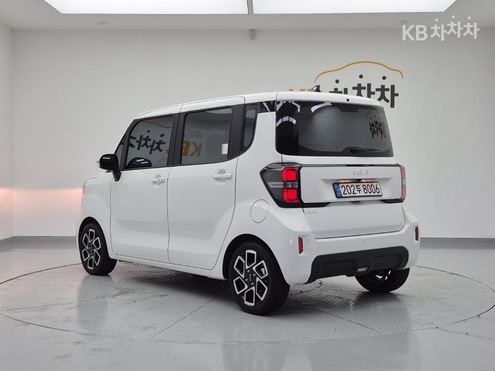 Kia The New (facelift) Kia Ray (van)1.0 Gasoline Signature - 3