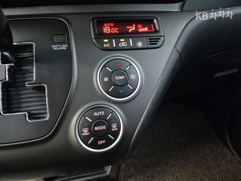 Kia The New (facelift) Kia Ray (van)1.0 Gasoline Signature - 10