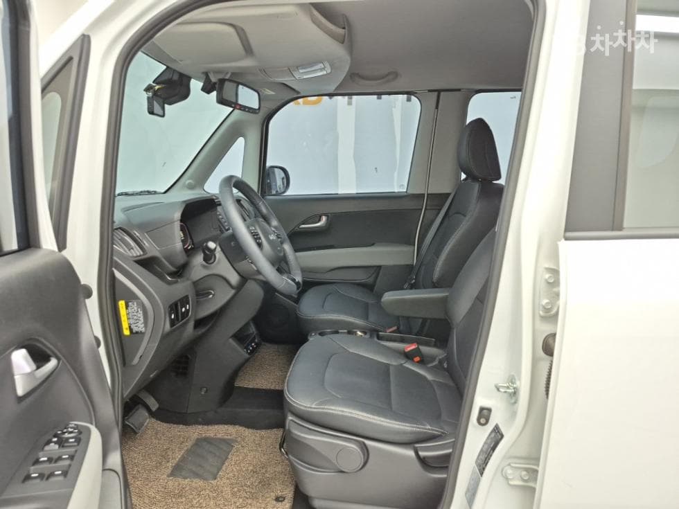 Kia The New (facelift) Kia Ray (van)1.0 Gasoline Signature - 11