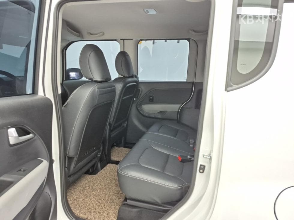 Kia The New (facelift) Kia Ray (van)1.0 Gasoline Signature - 12