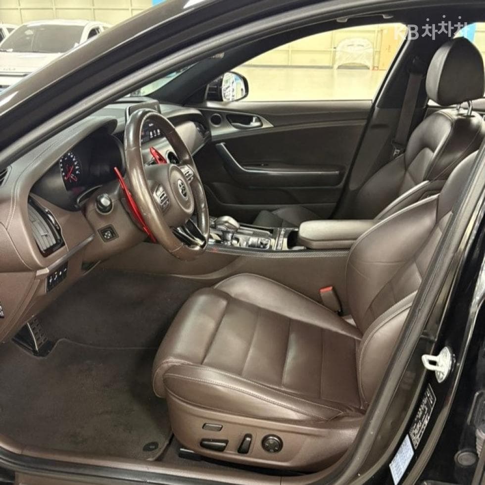 Kia Stinger2.0 Turbo 4WD 플래티넘 - 5