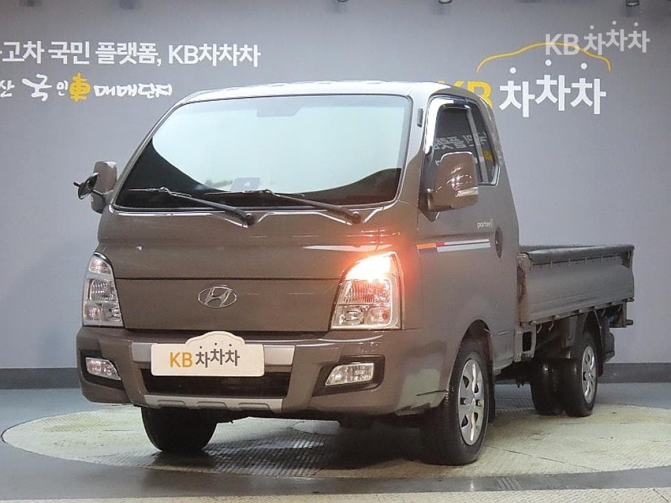 Hyundai Porter 2 Extra Long Super Cab CRDi Premium - Image 1