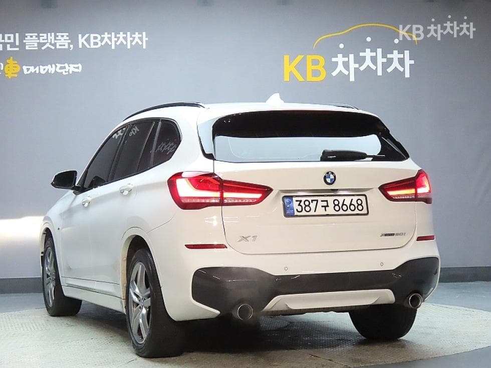 BMW X1 (F48)xDrive 20i M Sport Package - 4