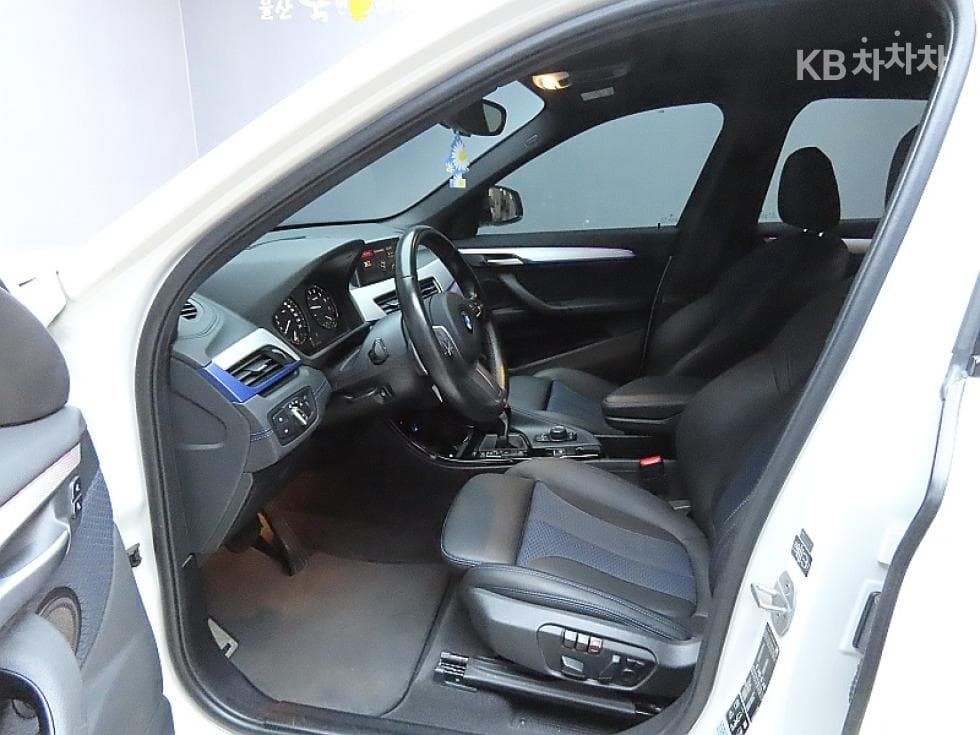 BMW X1 (F48)xDrive 20i M Sport Package - 10