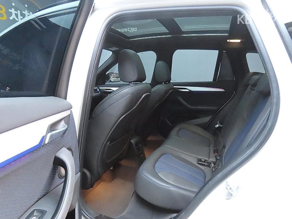 BMW X1 (F48)xDrive 20i M Sport Package - 11