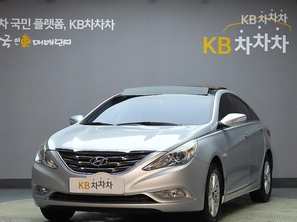 Hyundai YFSonata LPi Premiere - Image 1