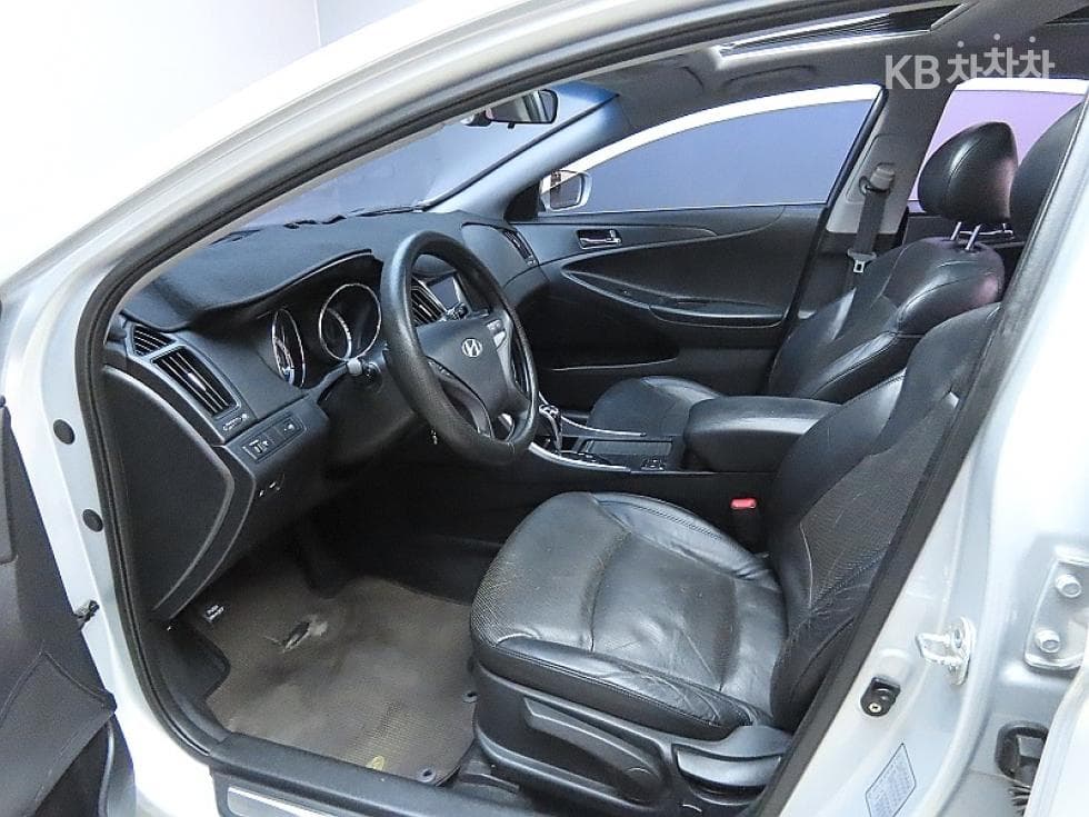 Hyundai YFSonataLPi Premiere - 10