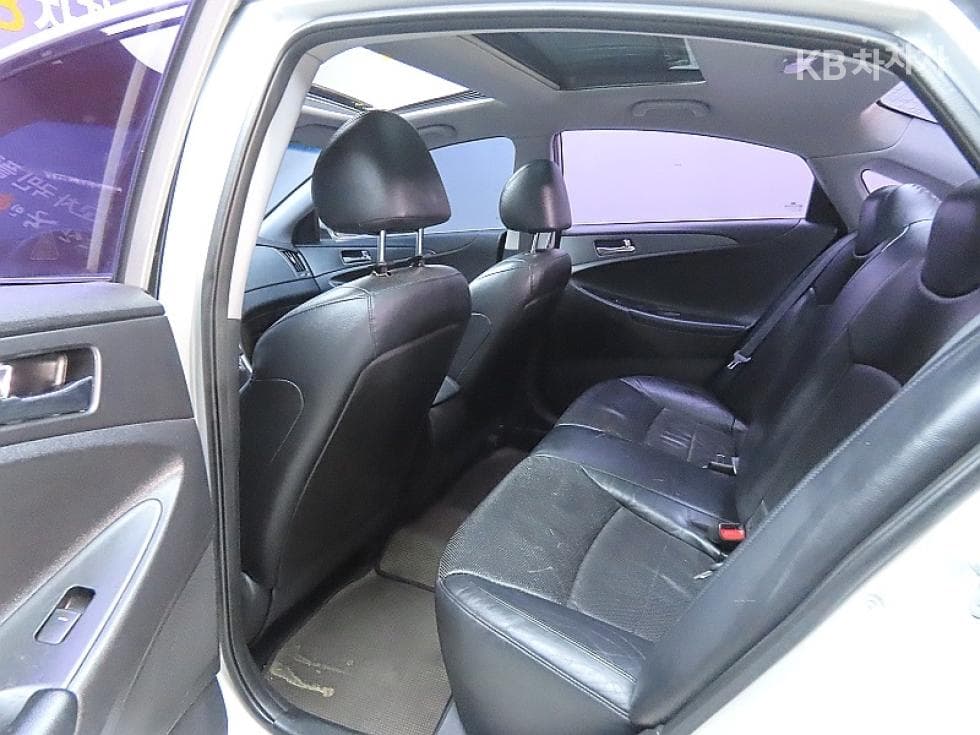 Hyundai YFSonataLPi Premiere - 11