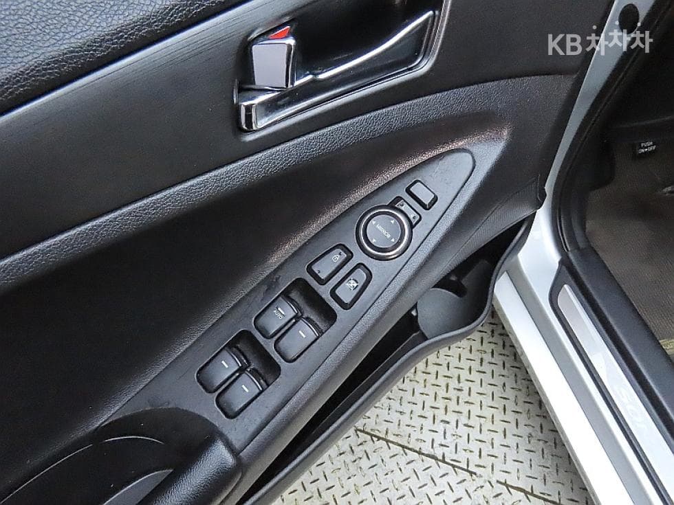 Hyundai YFSonataLPi Premiere - 13
