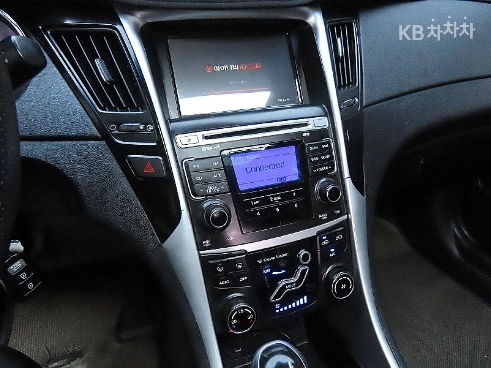 Hyundai YFSonataLPi Premiere - 17