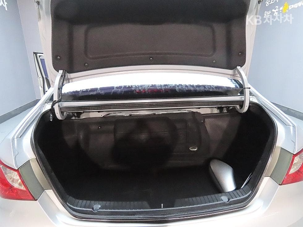 Hyundai YFSonataLPi Premiere - 19