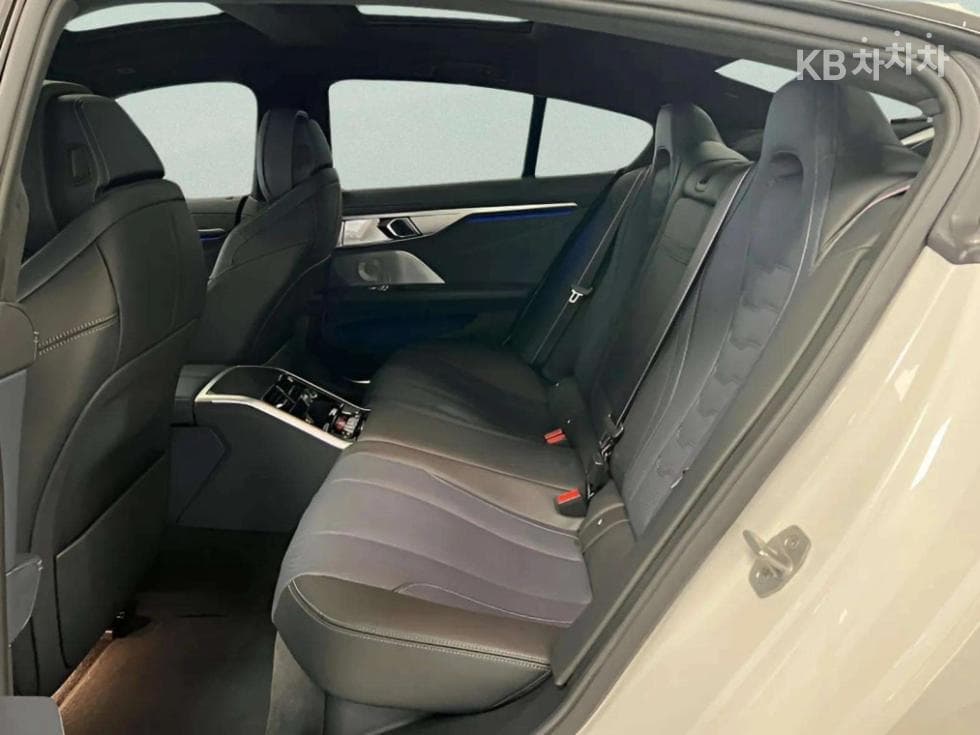 BMW 8시리즈 (G15)M850i xDrive Gran Coupe M Performance - 6