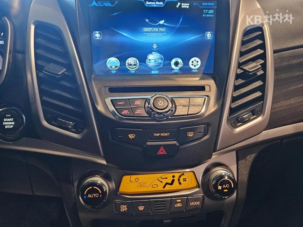 KG Mobility New코란도 C2.0 RX 2WD Highest-end Type - 16
