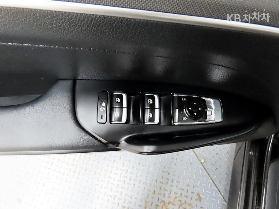 Kia K5 3rd Gen2.0 Gasoline Prestige - 11