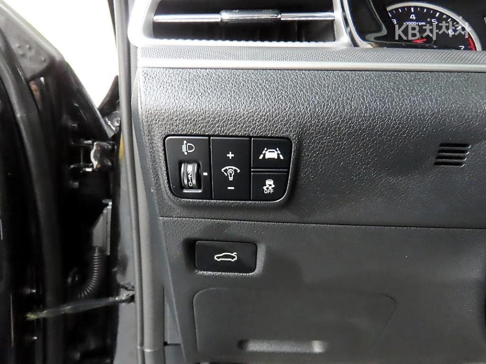 Kia K5 3rd Gen2.0 Gasoline Prestige - 13