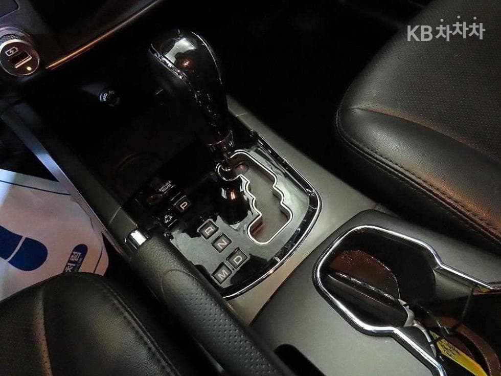 KG Mobility New Style 코란도 C2.2 RX 2WD High-end Type - 12