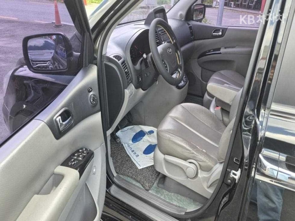 Kia Carnival RNewCarnival Limousine GLX Highest-end Type - 6