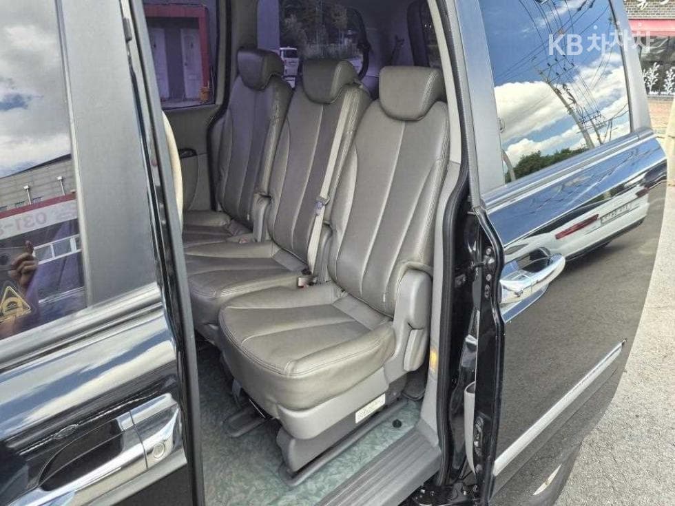 Kia Carnival RNewCarnival Limousine GLX Highest-end Type - 8