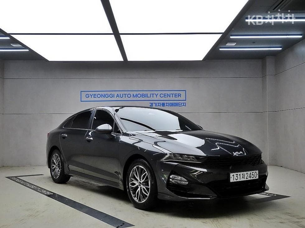 Kia K5 3rd Gen 2.0 Gasoline Prestige - Image 1