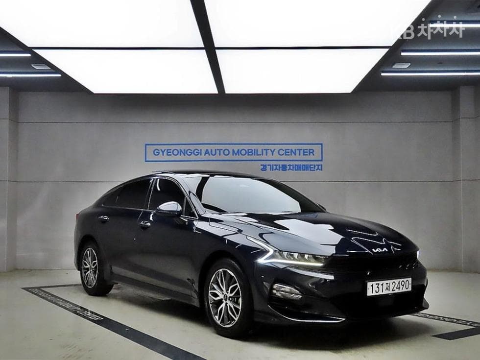 Kia K5 3rd Gen 2.0 Gasoline Prestige - Image 1