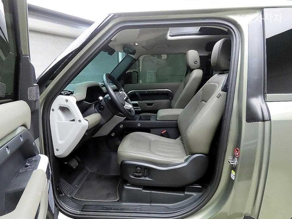 Land Rover 디펜더(L663)90 D250 SE - 5