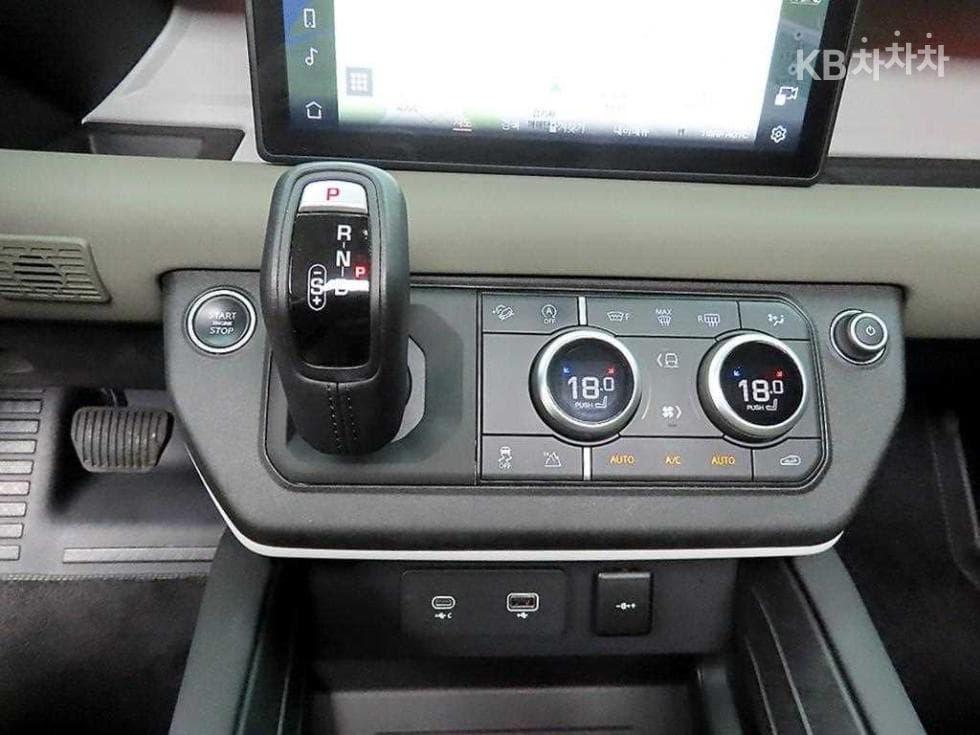 Land Rover 디펜더(L663)90 D250 SE - 10
