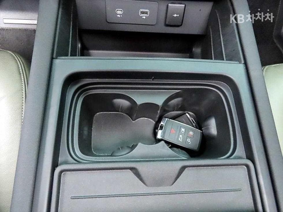 Land Rover 디펜더(L663)90 D250 SE - 12