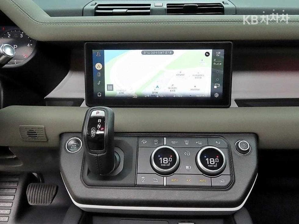Land Rover 디펜더(L663)90 D250 SE - 13