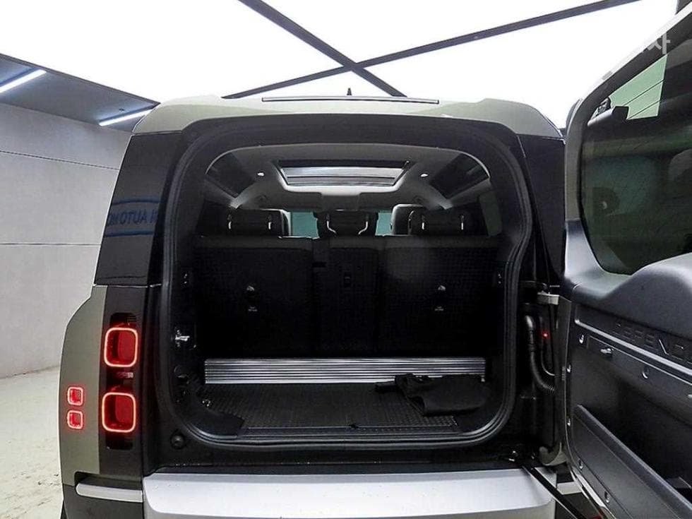 Land Rover 디펜더(L663)90 D250 SE - 19