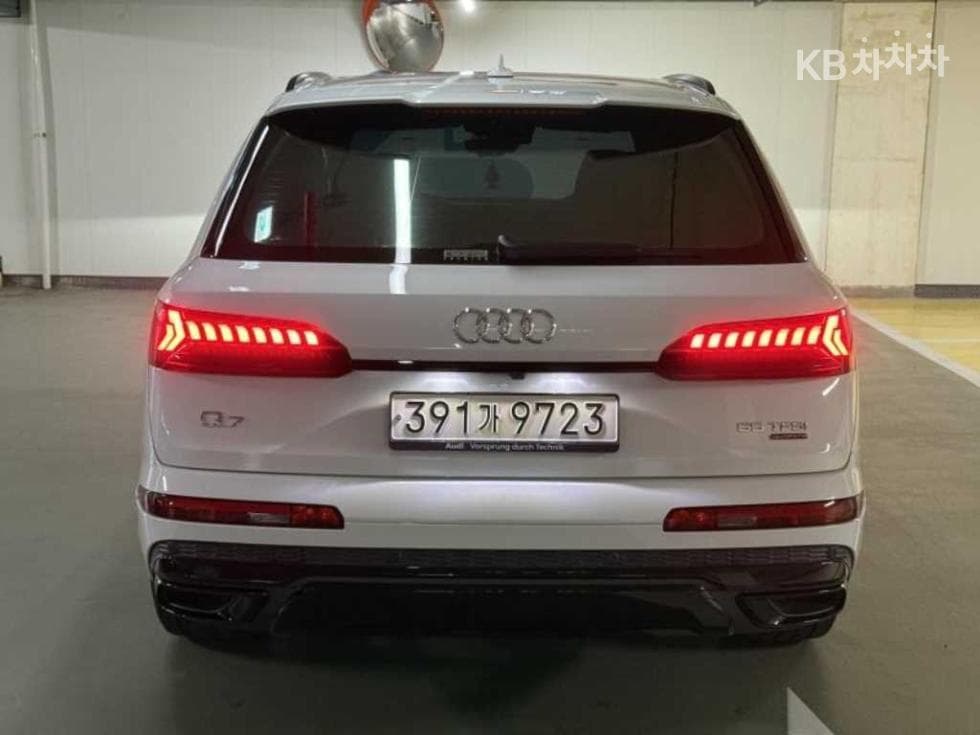Audi New Q73.0 55 TFSI Quattro Premium - 4