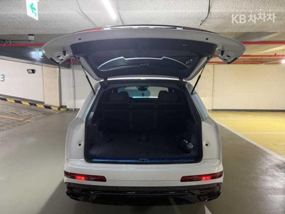 Audi New Q73.0 55 TFSI Quattro Premium - 5