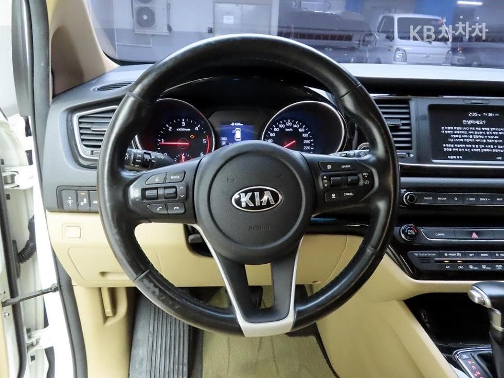 Kia The New (facelift) CarnivalHigh Limousine (Carnival) 2.2 Diesel 9-seater Prestige - 8