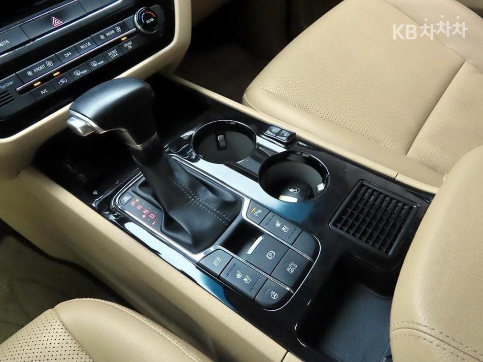 Kia The New (facelift) CarnivalHigh Limousine (Carnival) 2.2 Diesel 9-seater Prestige - 11