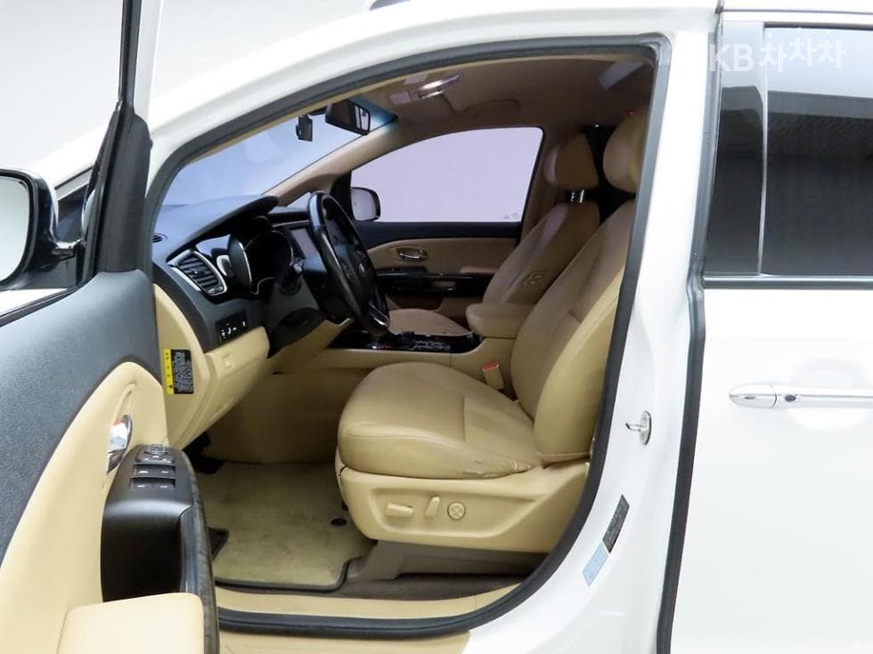 Kia The New (facelift) CarnivalHigh Limousine (Carnival) 2.2 Diesel 9-seater Prestige - 12