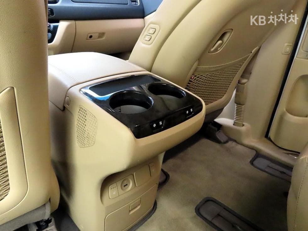 Kia The New (facelift) CarnivalHigh Limousine (Carnival) 2.2 Diesel 9-seater Prestige - 16