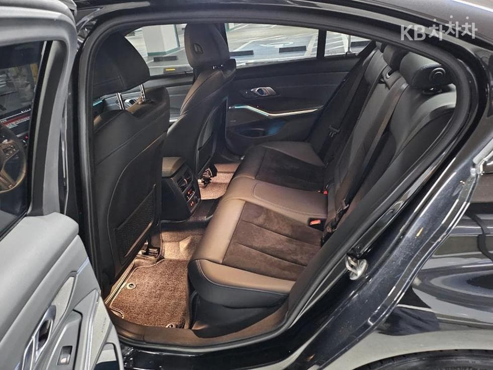 BMW 3 Series (G20)320d M Sport Package - 7