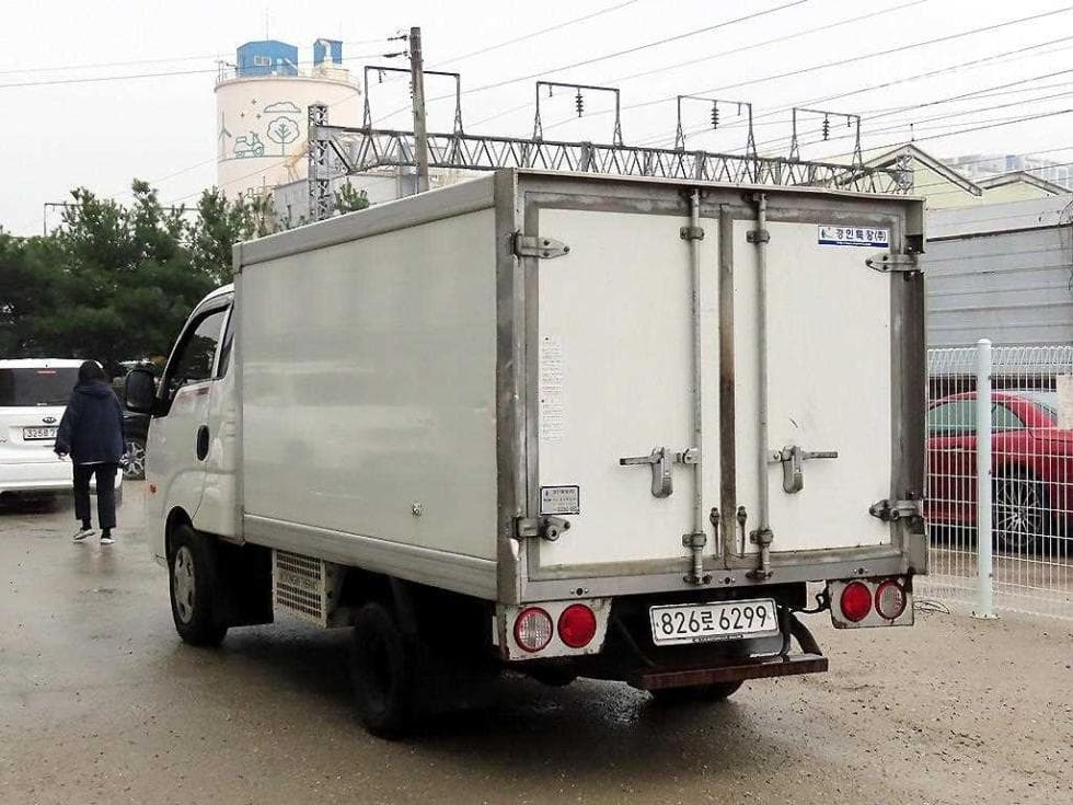 Киа Бонго 3 (лек)1 тон Удължено междуосие Королевска кабина CRDi Лукс - 3