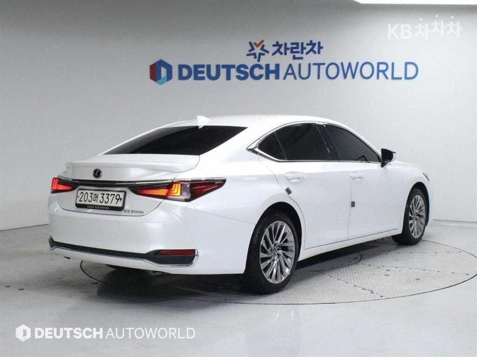 Lexus Нов 제너Рей (ван)션 ES300h Luxury+ - 2