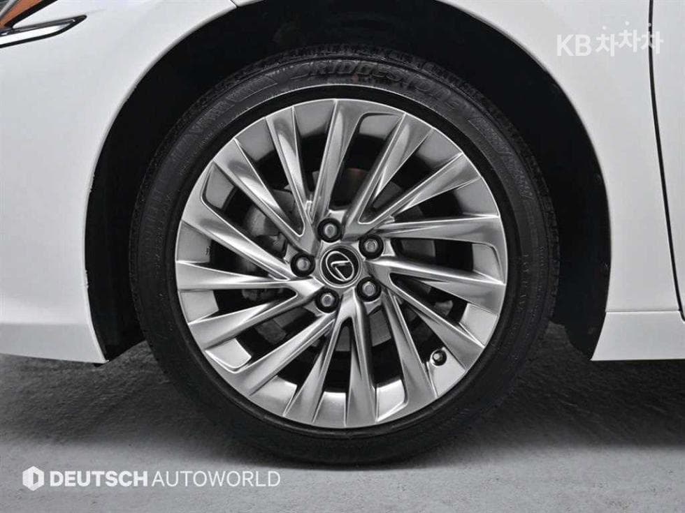 Lexus Нов 제너Рей (ван)션 ES300h Luxury+ - 5