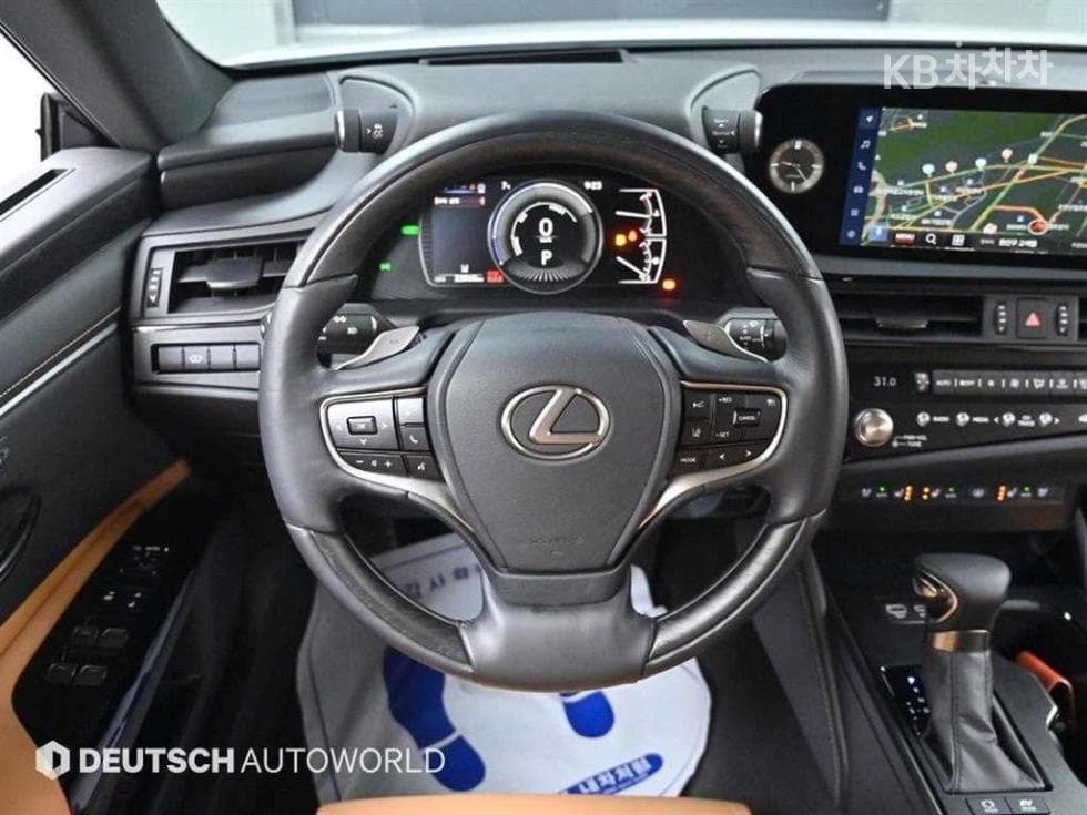 Lexus Нов 제너Рей (ван)션 ES300h Luxury+ - 13