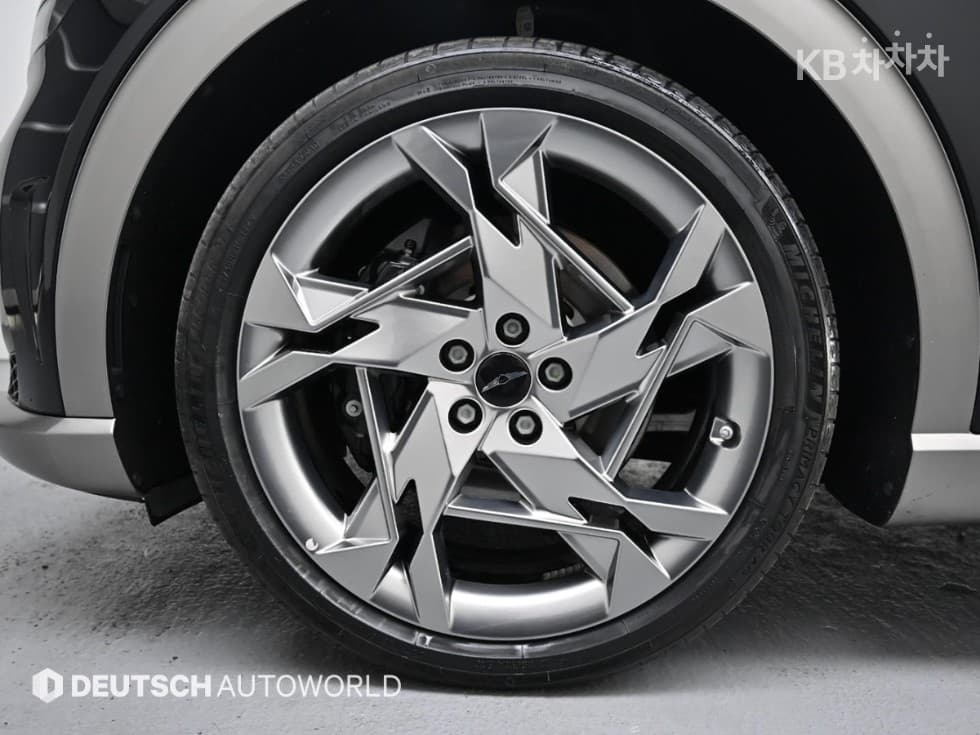 Genesis GV60 Performance AWD Base - 5